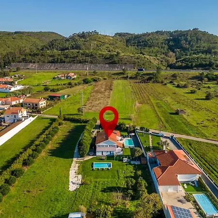 Сasa de vacaciones Sunny With Private Pool In Nazaré